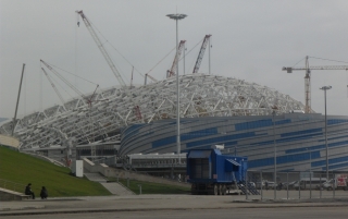 SHAYBA ARÉNA háttérben a FISHT Olimpiai Stadion